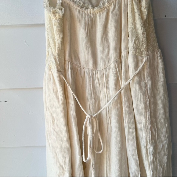 Abercrombie & Fitch Cream Lace Romper - Picture 7 of 10